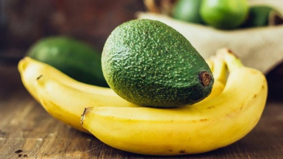 La palta y la banana contienen potasio.