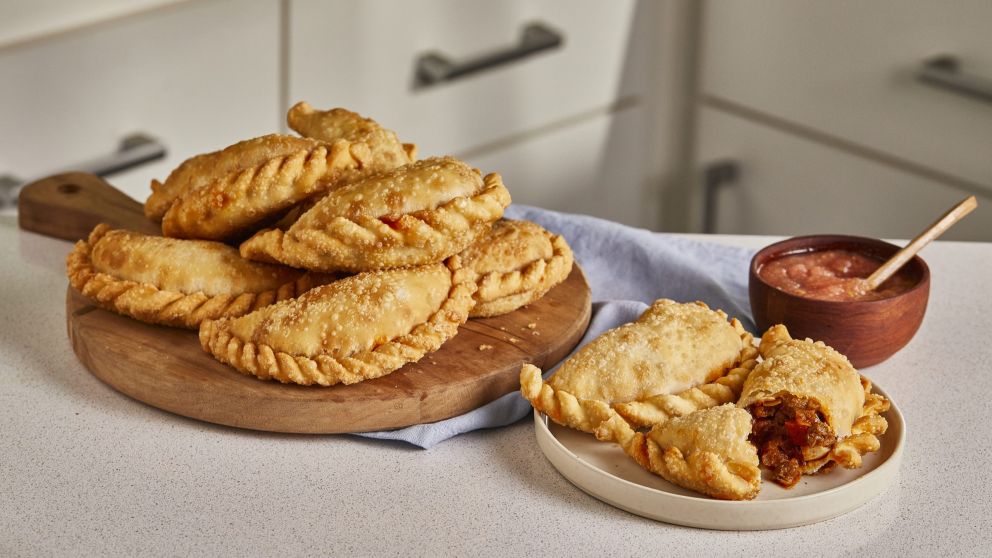 Como preparar unas empanadas de carne cortada a cuchillo.