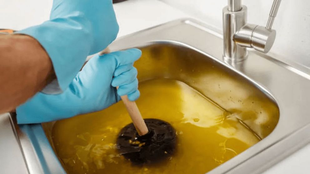 Como destapar la bacha con un truco casero.