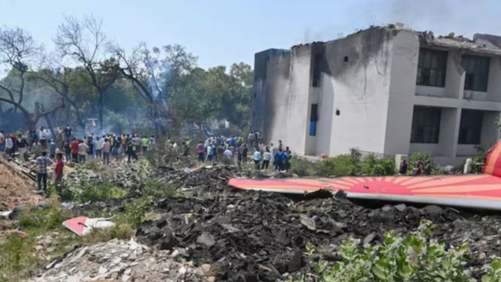 Un avión con 242 personas a bordo se estrelló en la India (Gentileza First Post).