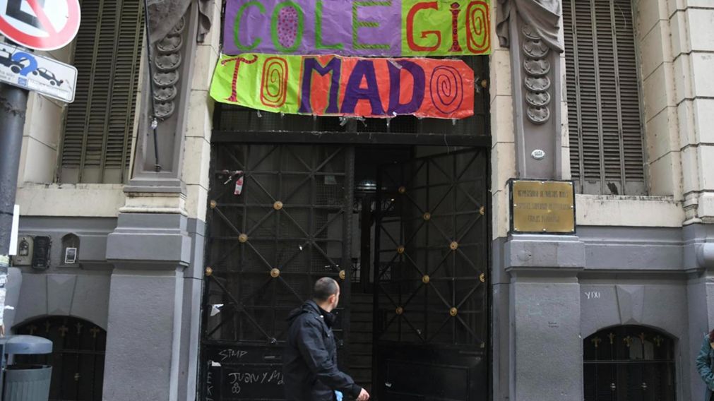 Alumnos toman escuelas secundarias porte�as en apoyo a Cristina Fern�ndez (Archivo/T�lam).