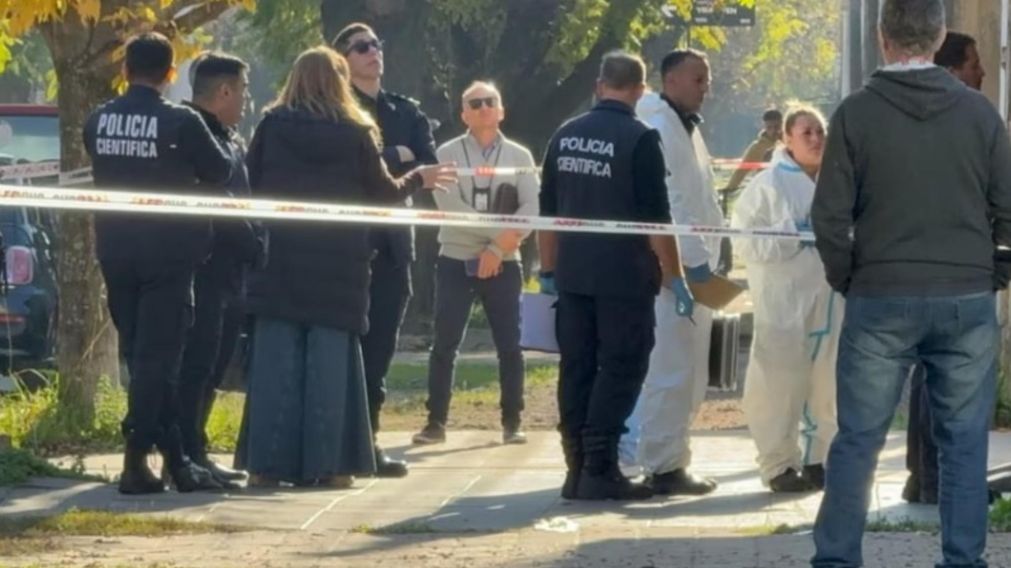 Los investigadores policiales se apersonaron en el lugar del terrible asesinato. Crédito: Diario Noticias.