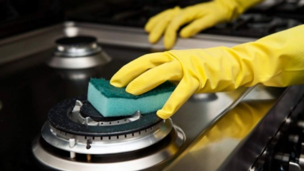 Paso a paso para darle un nuevo uso a los guantes de la cocina .