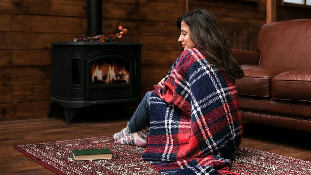 20 consejos para calentar la vivienda sin inventos "raros" ni gastar energía de más (Freepik).