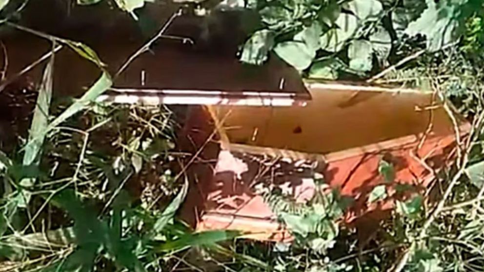 Unos vecinos hallaron un féretro de bebé cerca de una escuela pública en Salta (Imagen El Tribuno).