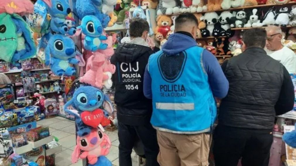 Los operativos se realizaron de manera simultanea y se secuestraron 1.500 juguetes.