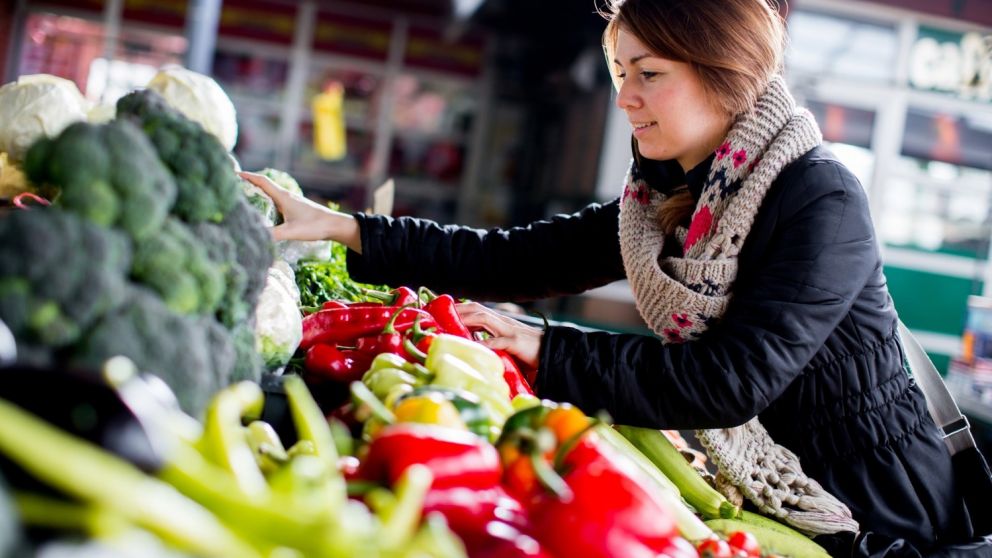 Fuerte derrumbe del precio de frutas y verduras (Archivo).