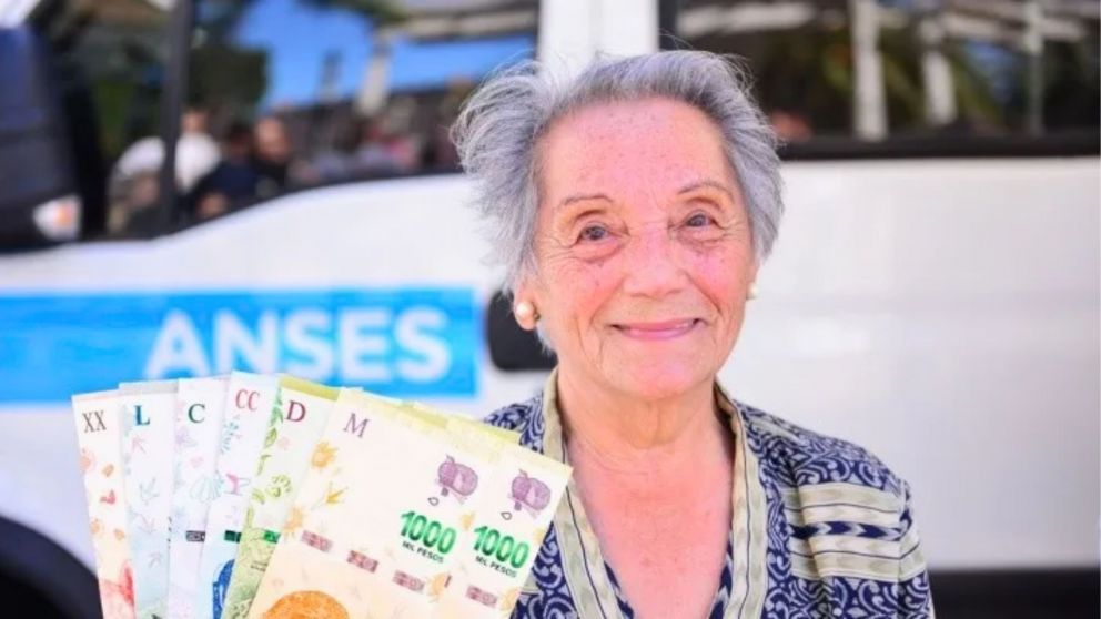Con el nuevo aumento y el bono confirmado, el haber mínimo de los jubilados de ANSES vuelve a subir en junio de 2025 (Imagen ilustrativa).