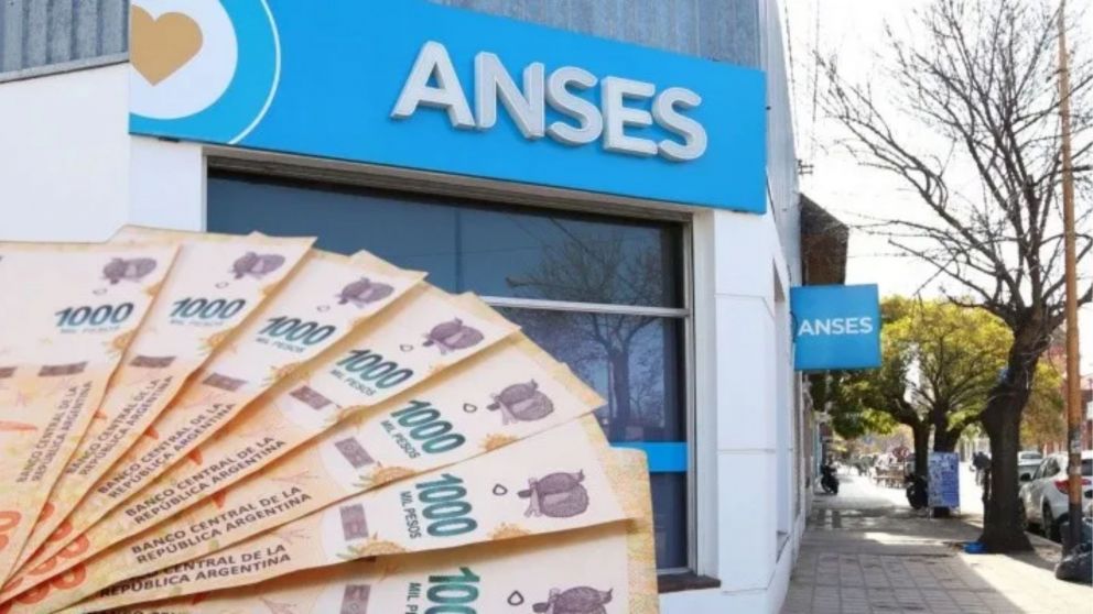 ANSES confirmó que el aguinaldo se paga a jubilados junto al sueldo, con un aumento del 2,8% y posible bono extra (Imagen ilustrativa).