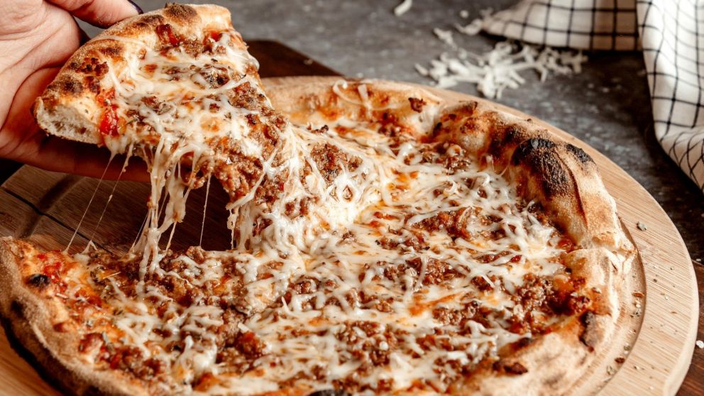 Pizza casera sin horno: receta sencilla, rápida y sabrosa (Freepik).