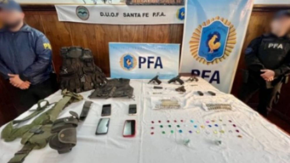 ¡VIDEO! Tiene 25 y 45 años: cayeron con cocaína y cuatro armas de fuego