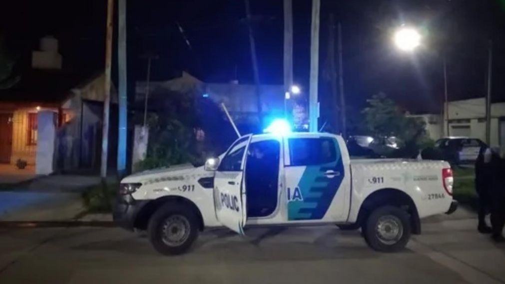 Las autoridades policiales intentan capturar al malviviente.