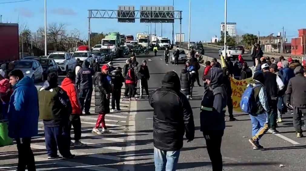 LOS PUESTEROS HABÍAN CORTADO DÍAS ATRÁS EL PUENTE LA NORIA.