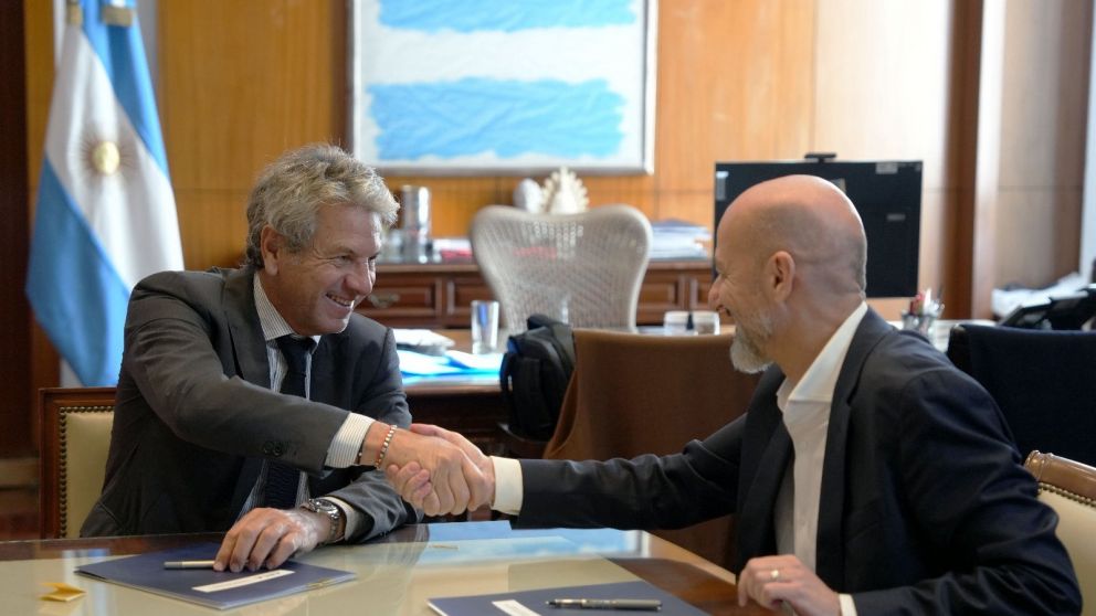 Juan Pazo y Germán Krivocapich firmaron el convenio entre ambas jurisdicciones.