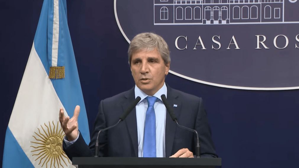 Luis Caputo brindará una conferencia de prensa desde la Casa Rosada.