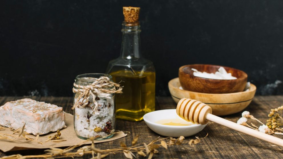 ¡Cuidado! ANMAT prohibió un aceite y una miel que pueden ser peligrosos: ¿Qué marcas?