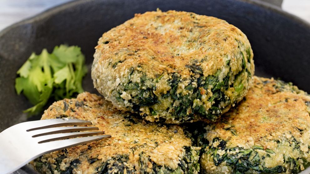 Cómo preparar hamburguesas de arroz y espinaca: opción para toda la familia.