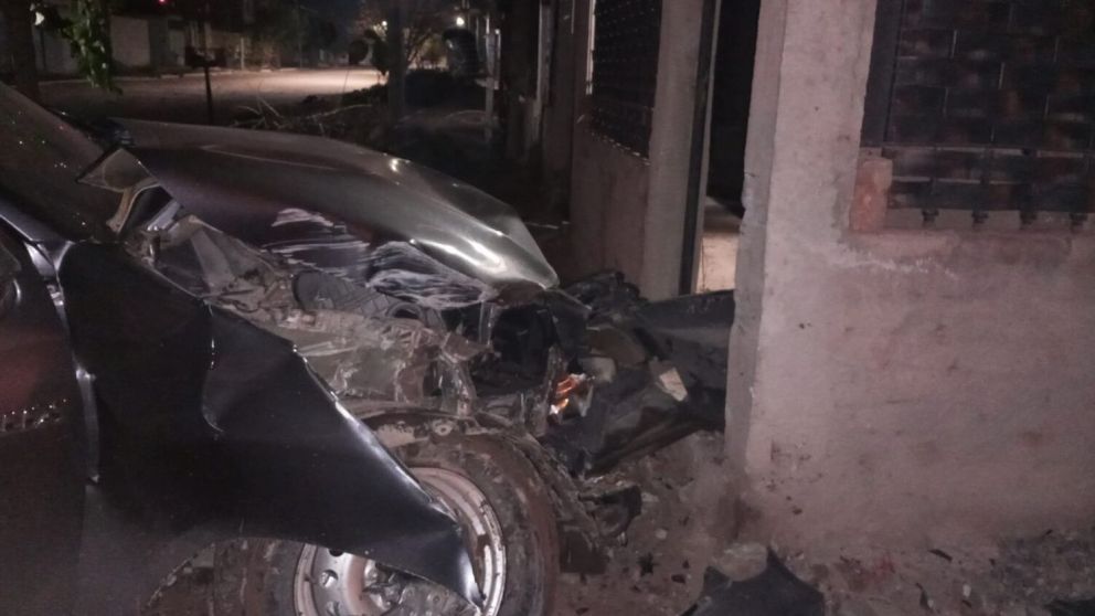 Estrelló su 4x4 contra la fachada de una propiedad en Maipú, Mendoza
