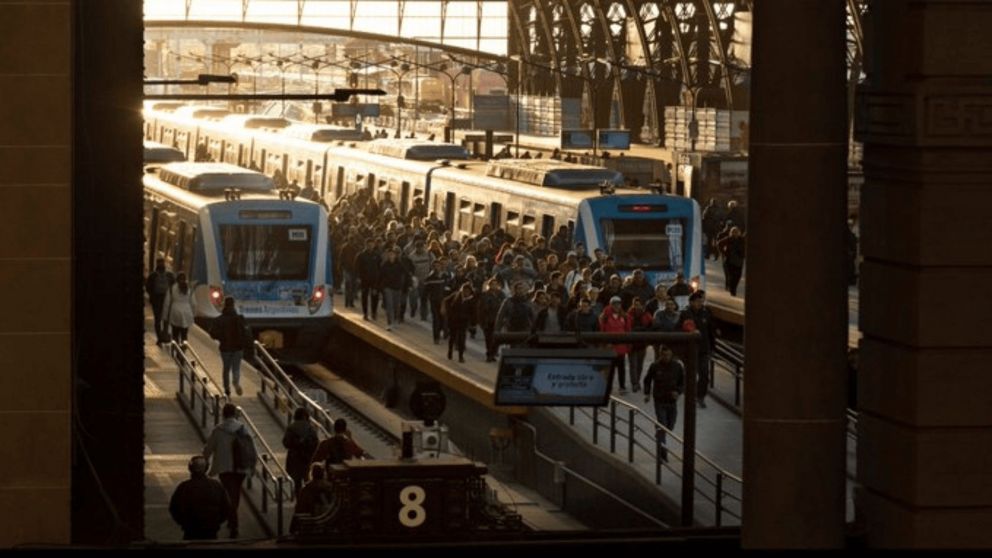 Una l�nea clave de trenes para llegar a CABA reanuda su servicio completo (X/@InfoTrenMitre).