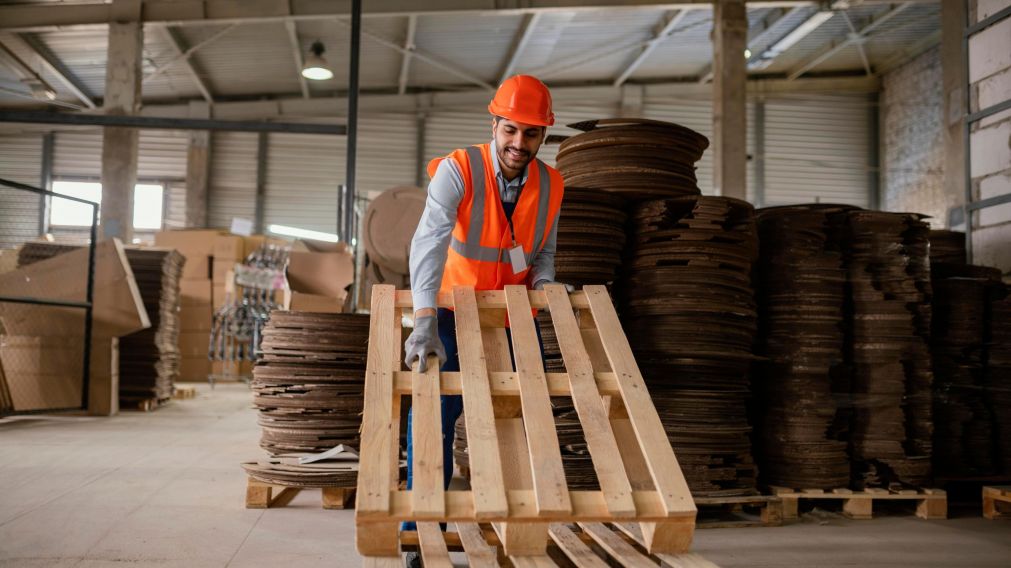 Recicla los palets que tenés tirados en tu casa. (Foto: Freepik)