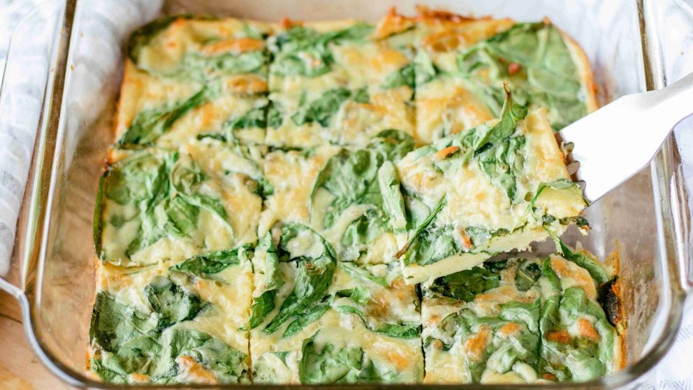 Brownies de espinaca y queso: una receta muy sabrosa, fácil e ideal para aprovechar la verdura de la época.