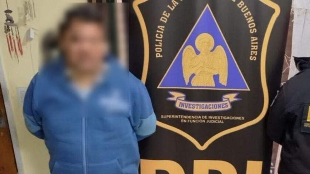 Este es el sujeto que fue aprehendido por los investigadores policiales.