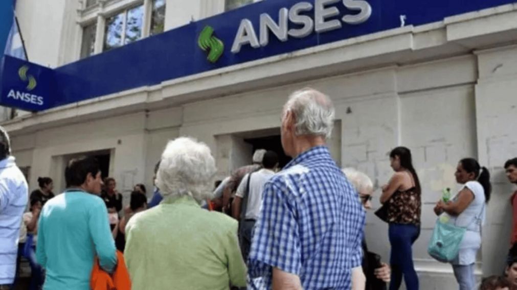 El Gobierno anunció aumentos en las jubilaciones y oficializó el pago de un nuevo bono de 70 mil pesos en junio (Imagen ilustrativa).