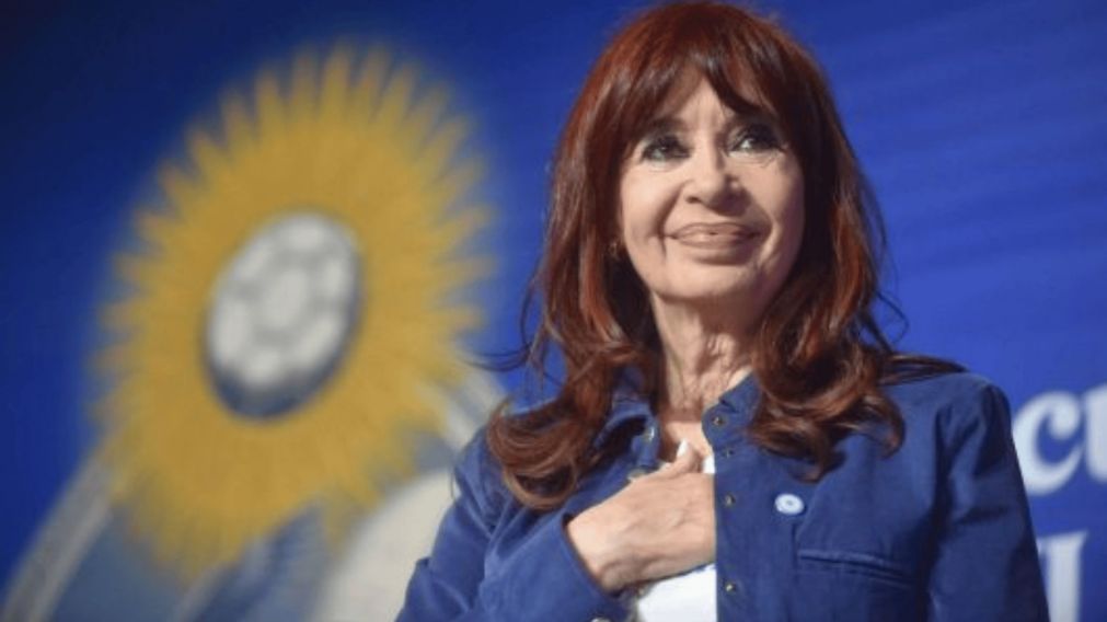 La ex presidente seguirá imputada.