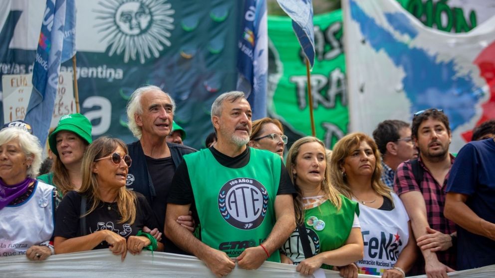 Marcha para acompañar a Cristina: "Tres señores no pueden decidir quién puede ser candidato"