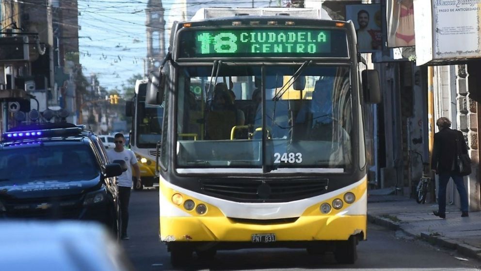La UTA anunció una medida de fuerza en las líneas de colectivos del interior del país.