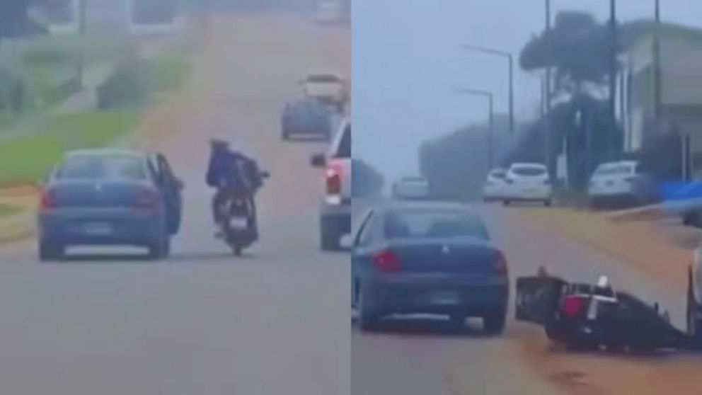 Una violenta discusión de tránsito entre un automovilista y un motociclista casi acaba en una tragedia (Imagen captura vídeo).