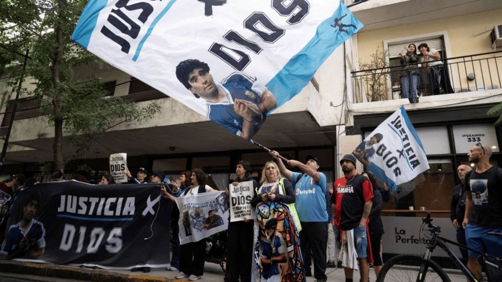 Juicio por la muerte de Diego Maradona: el reclamo de los fieles por la memoria del 10.