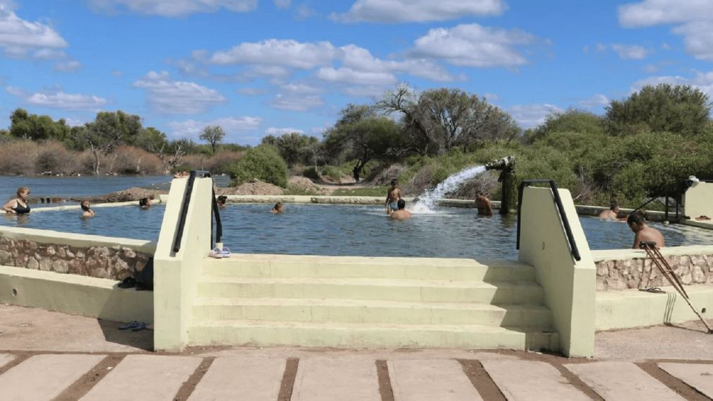 Conocé el destino escondido con aguas mesotérmales para relajarte este invierno.