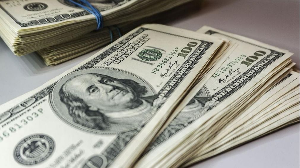 Economía quiere que se usen los dólares que están fuera del sistema