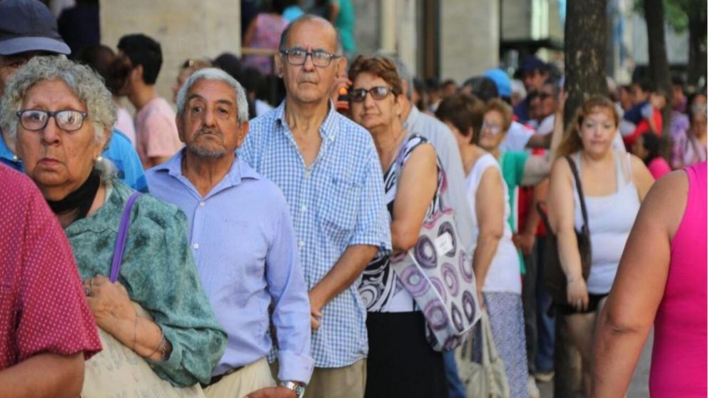En mayo, no todos los jubilados de ANSES cobrarán el bono. ¿A quiénes sí les corresponde? (Imagen ilustrativa).