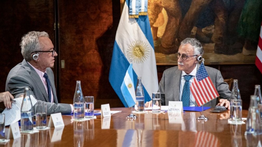 El ministro de Salud, Mario Lugones recibi� al Secretario de Salud de EE. UU., Robert F. Kennedy