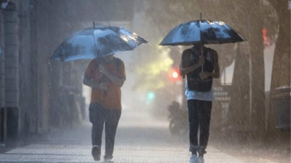 Alerta amarilla por lluvias intensas, ráfagas y actividad eléctrica en varias provincias del país para este viernes y el sábado (Imagen ilustrativa).