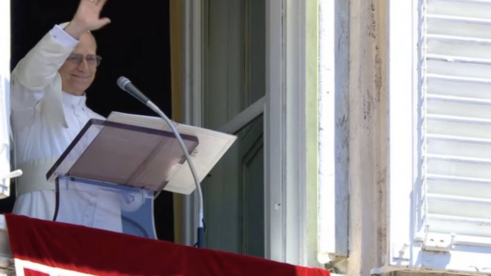 León XIV recordó al papa Francisco: "Nos enseñó a escuchar el doble grito de la tierra y de los pobres"