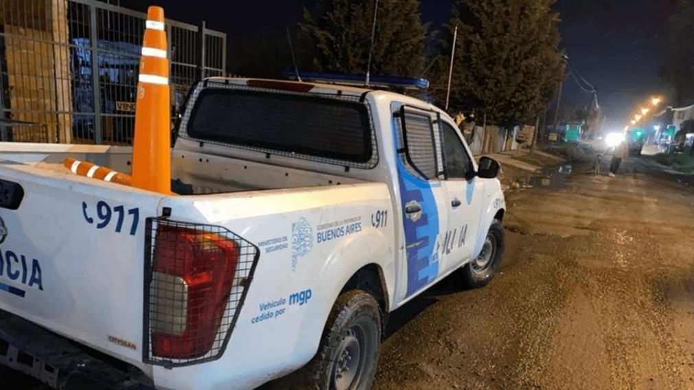 Un adolescente pateó un patrullero y terminó detenido.