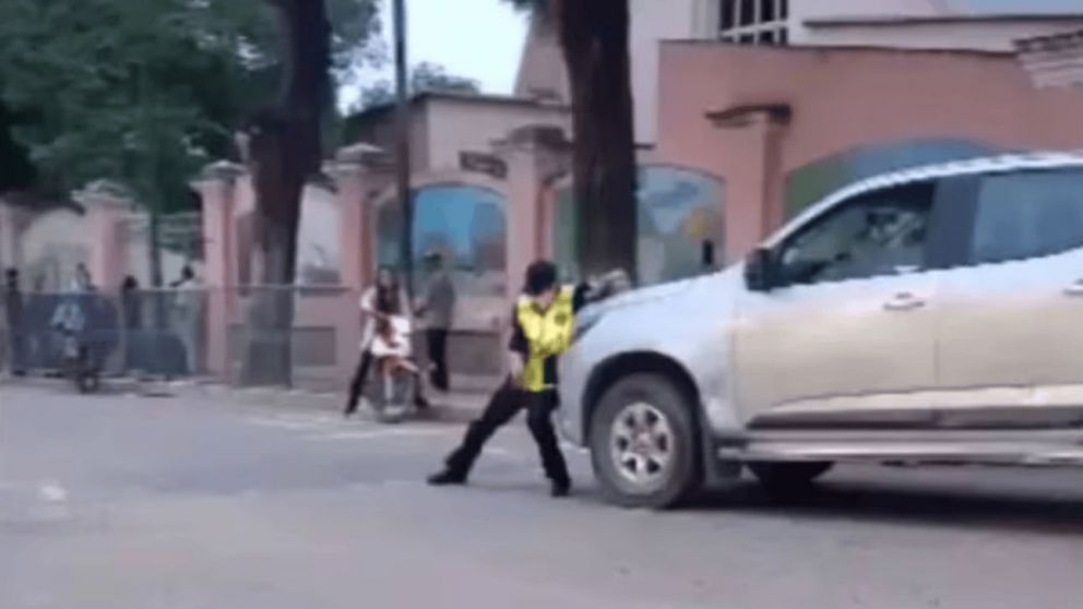 EL HECHO OCURRIÓ EN LA PUERTA DE UNA ESCUELA DE TARTAGAL, SALTA.