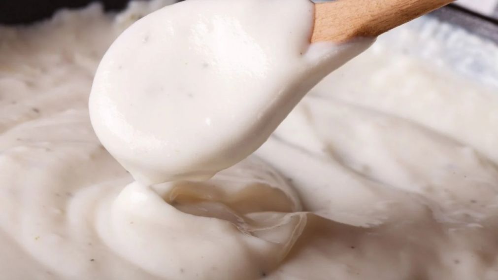 Una salsa blanca riquísima en pocos pasos.