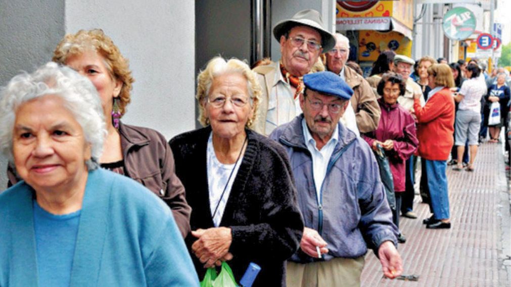 Jubilados: ANSES confirmó las fechas de pago de mayo y cuánto cobrarán con el nuevo aumento y el bono. (Imagen ilustrativa)