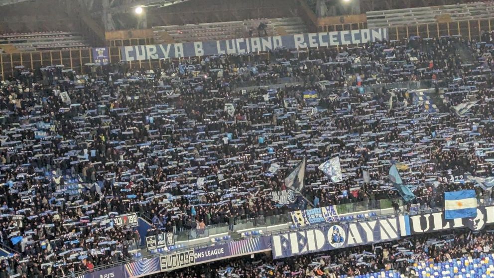 Napoli homenajeó a Diego Maradona y de paso ganó en la Champions League