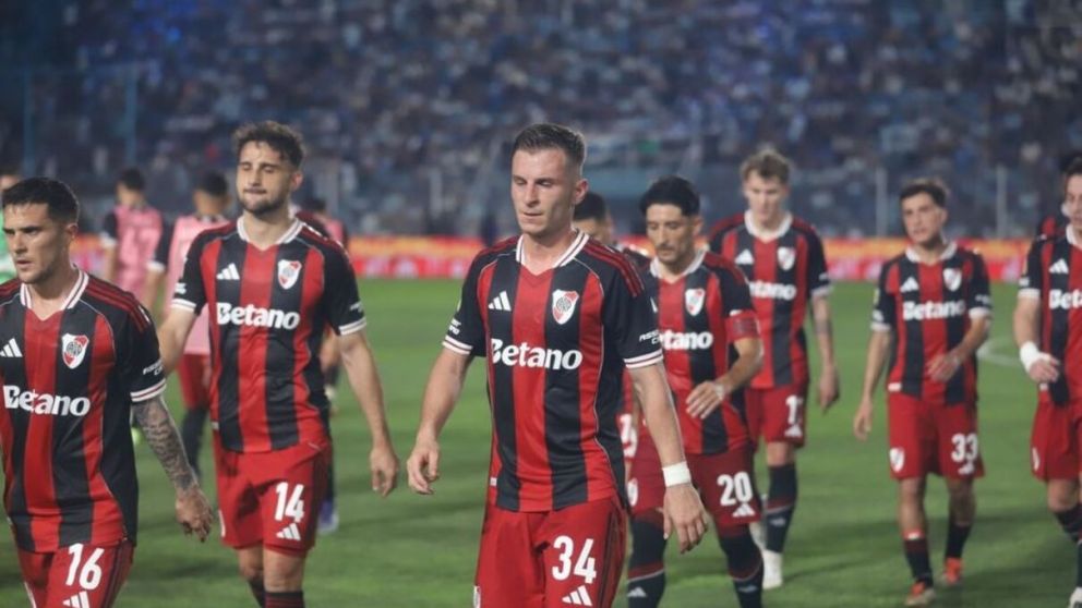 Qué pasó en el vestuario de River tras la eliminación ante Racing: las disculpas de un jugador