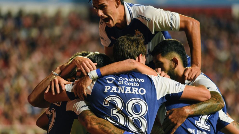 Gimnasia sigue haciendo historia en el Clausura 2025: superó a Unión en Santa Fe y clasificó a cuartos de final, instancia que lo cruzará con Barracas Central