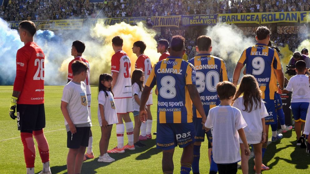 Pablo Dóvalo informará a Estudiantes de La Plata por no cumplir con el protocolo del pasillo a Rosario Central