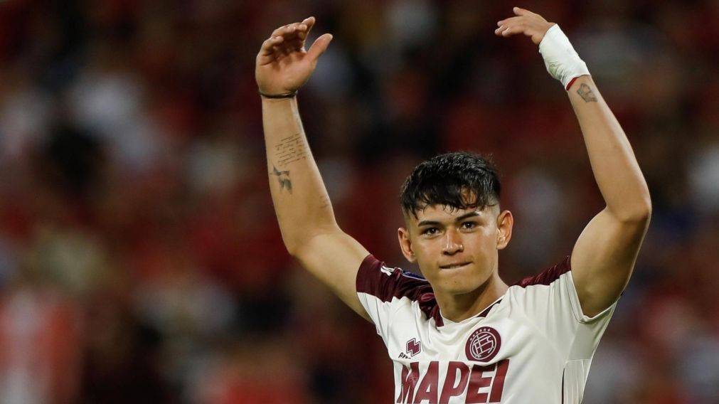 El fantástico gesto de Julio Soler que le permitió a una pequeña hincha de Lanús viajar a la final de la Copa Sudamericana