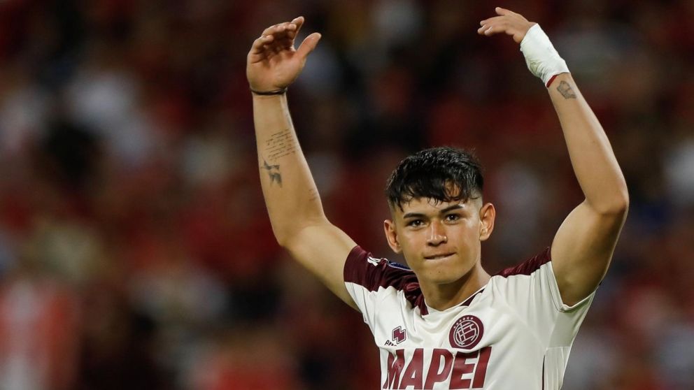 El fantástico gesto de Julio Soler que le permitió a una pequeña hincha de Lanús viajar a la final de la Copa Sudamericana