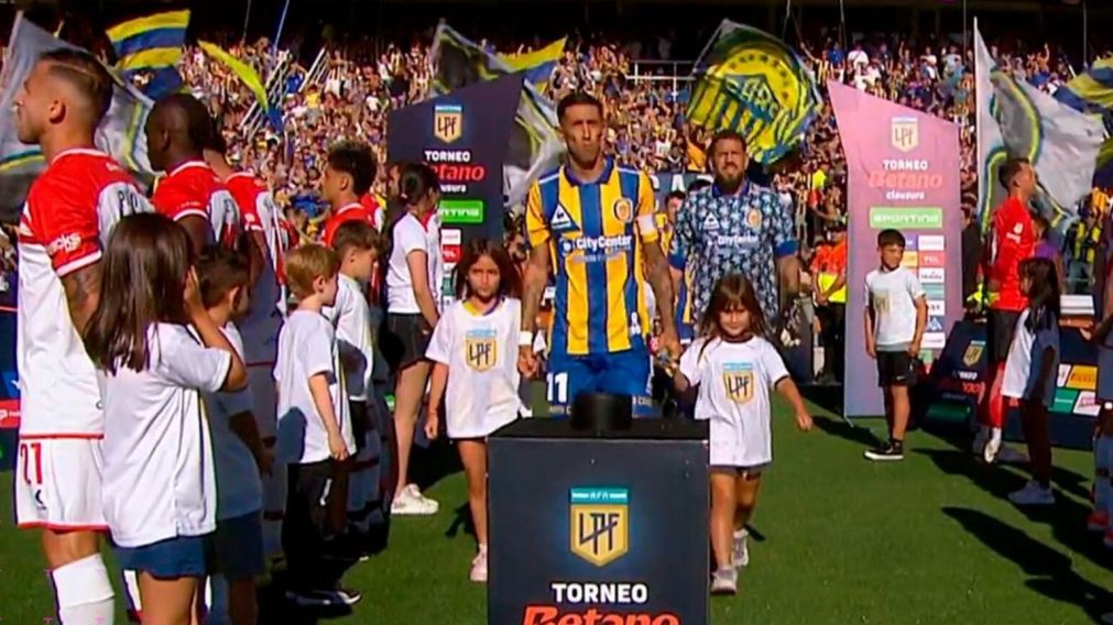 ¡De espaldas! El polémico pasillo de Estudiantes a Rosario Central tras el escándalo por el título