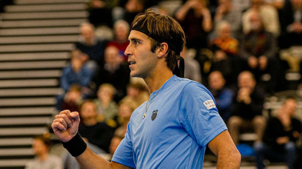 Tomás Etcheverry venció a Jan-Lennard Struff y le dio el primer punto a Argentina ante Alemania en los cuartos de la Copa Davis
